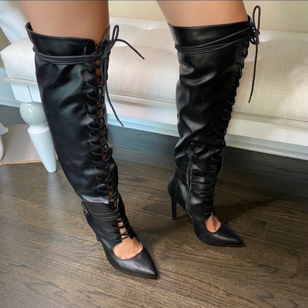 Black Cut out Pump Boot - Picture 1 of 10